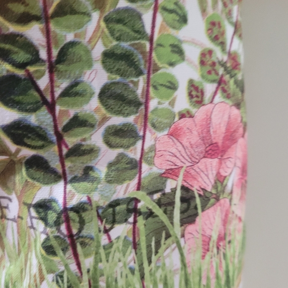 Michel Design Works Floral Beehive Yellow White Apron - Picture 7 of 9